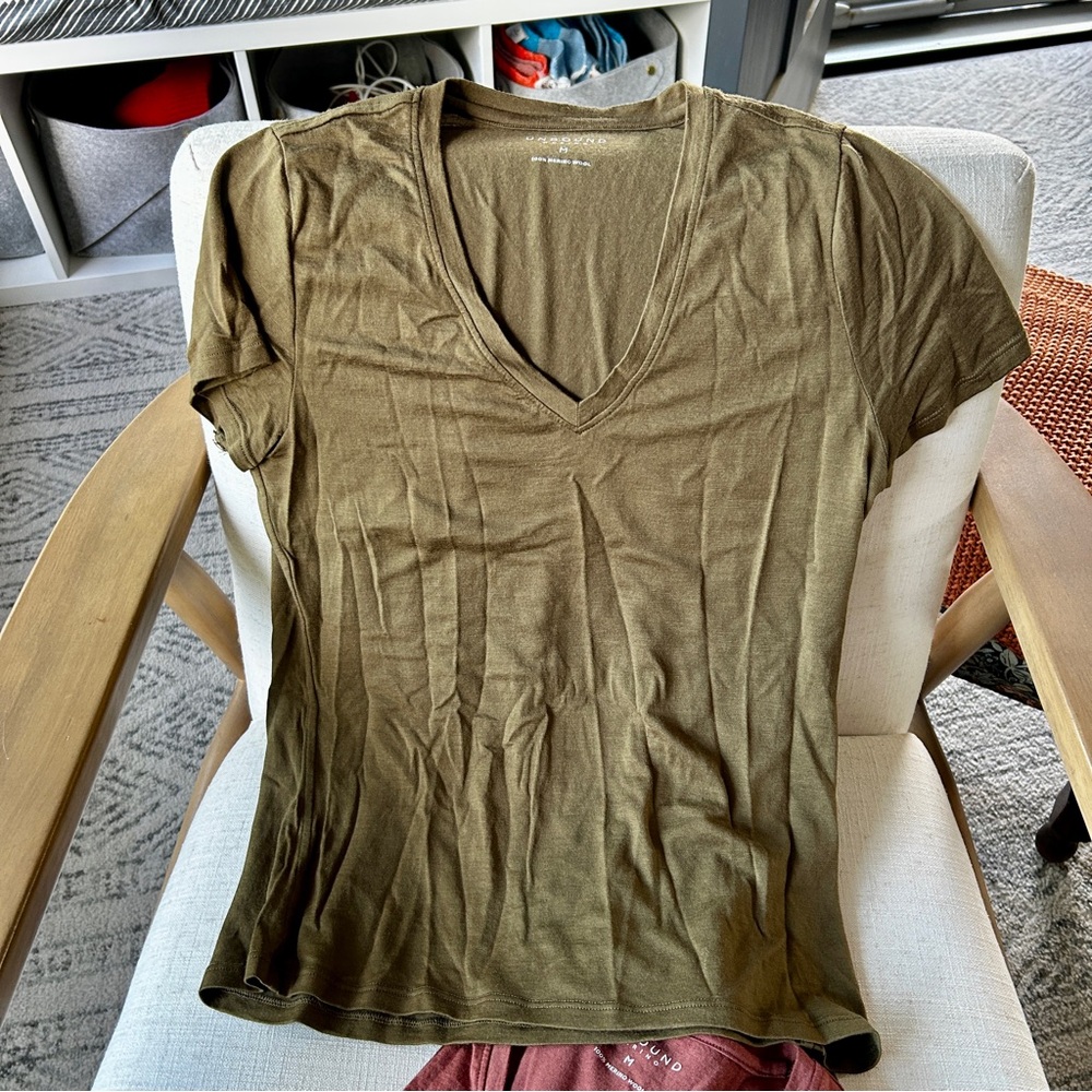 UNBOUND V-Neck Short Sleeve Tee (Set of 3!) - Picture 2 of 4